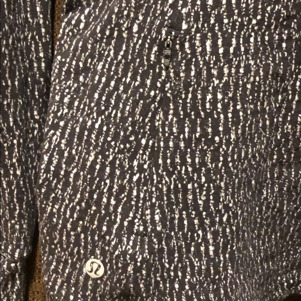 Lululemon - Picture 4 of 5